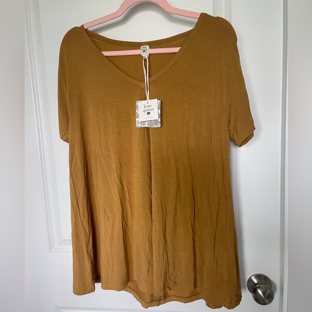 Kate Quinn mustard yellow bamboo v-neck women’s t-shirt size small